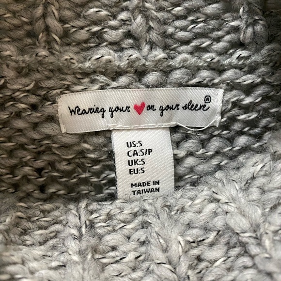 Wearing your heart on your sleeve - grey knit sweater - S - Picture 2 of 4